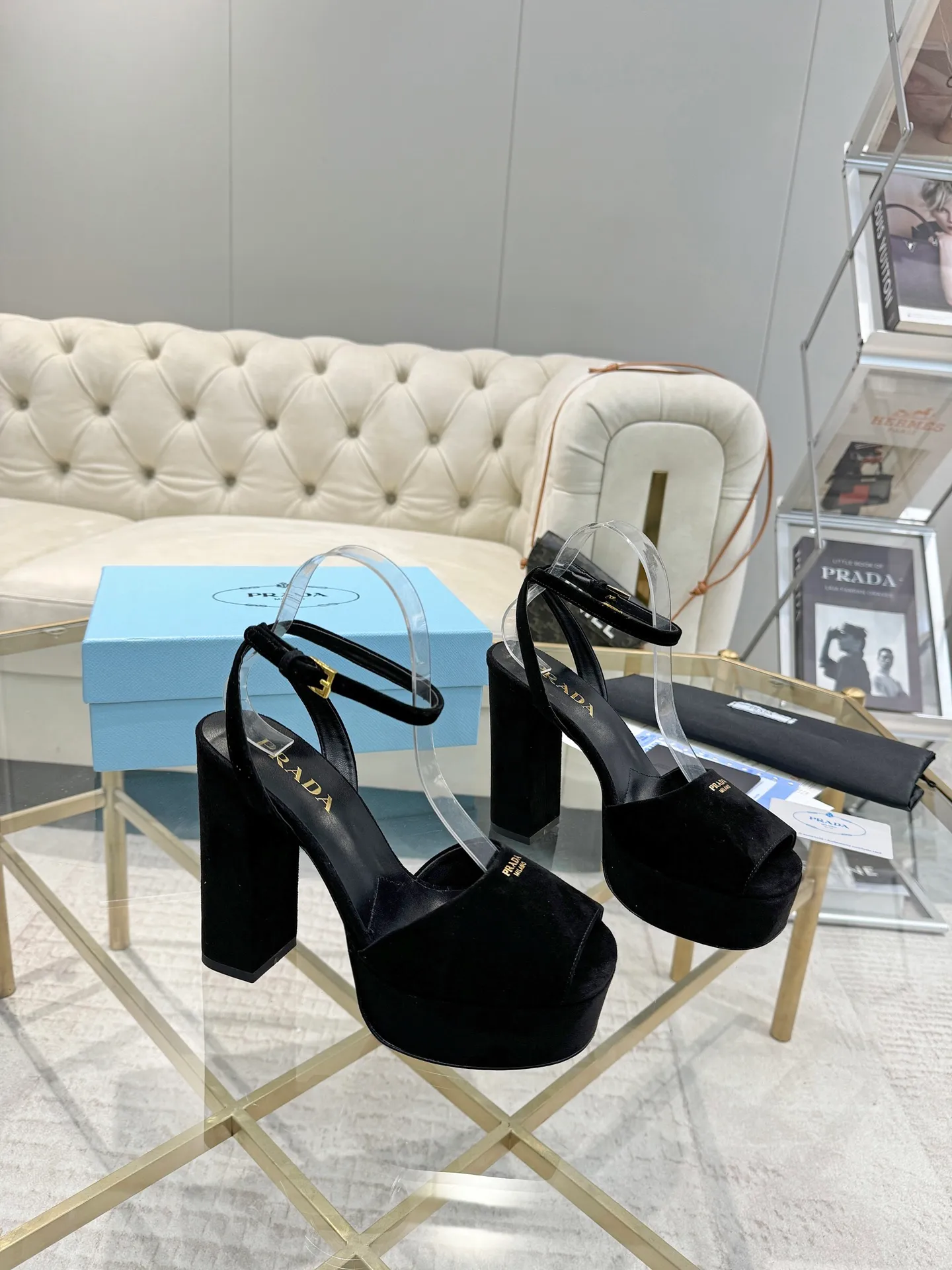 👟👟Ex-factory price 600👟👟 (imitation leather bottom-20) New arrival 👉Ready stock👈Remove the original board and make a 1:1 replica‼ ️The highest version ✅ Prada's early spring catwalk hot style 😘The latest spring style thick square toe water platform series (genuine leather outsole), (simulated leather sole) goddess must-have for super beautiful feet 👉The upper is made of imported original calfskin, soft and textured, lining + foot pads, imported sheepskin lining, breathable and comfortable, private model water platform, heel, water platform 3.5M, heel height 12M Code number 35M-39M (34 40 41 42 43 is custom-made and cannot be returned or exchanged)